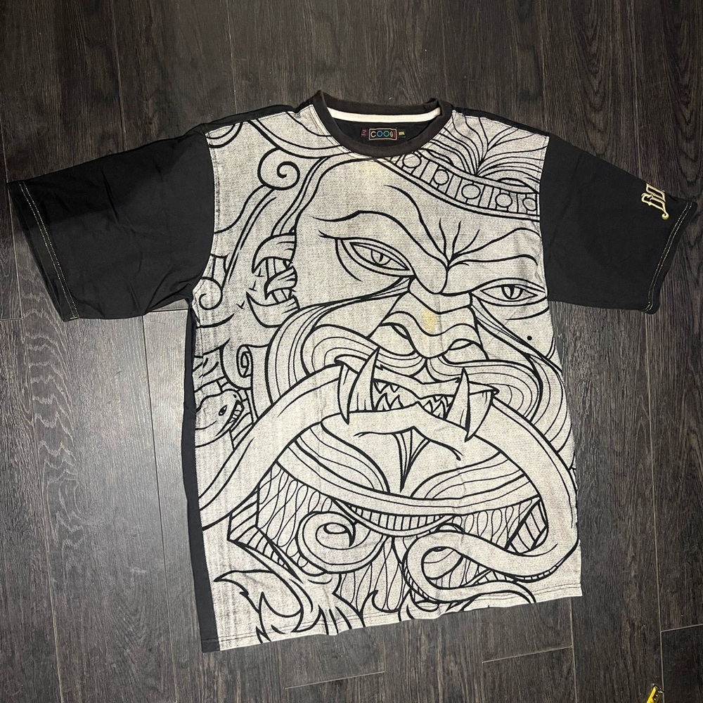 COOGI Black and Gray Short Sleeve Tee with Urban Art Design